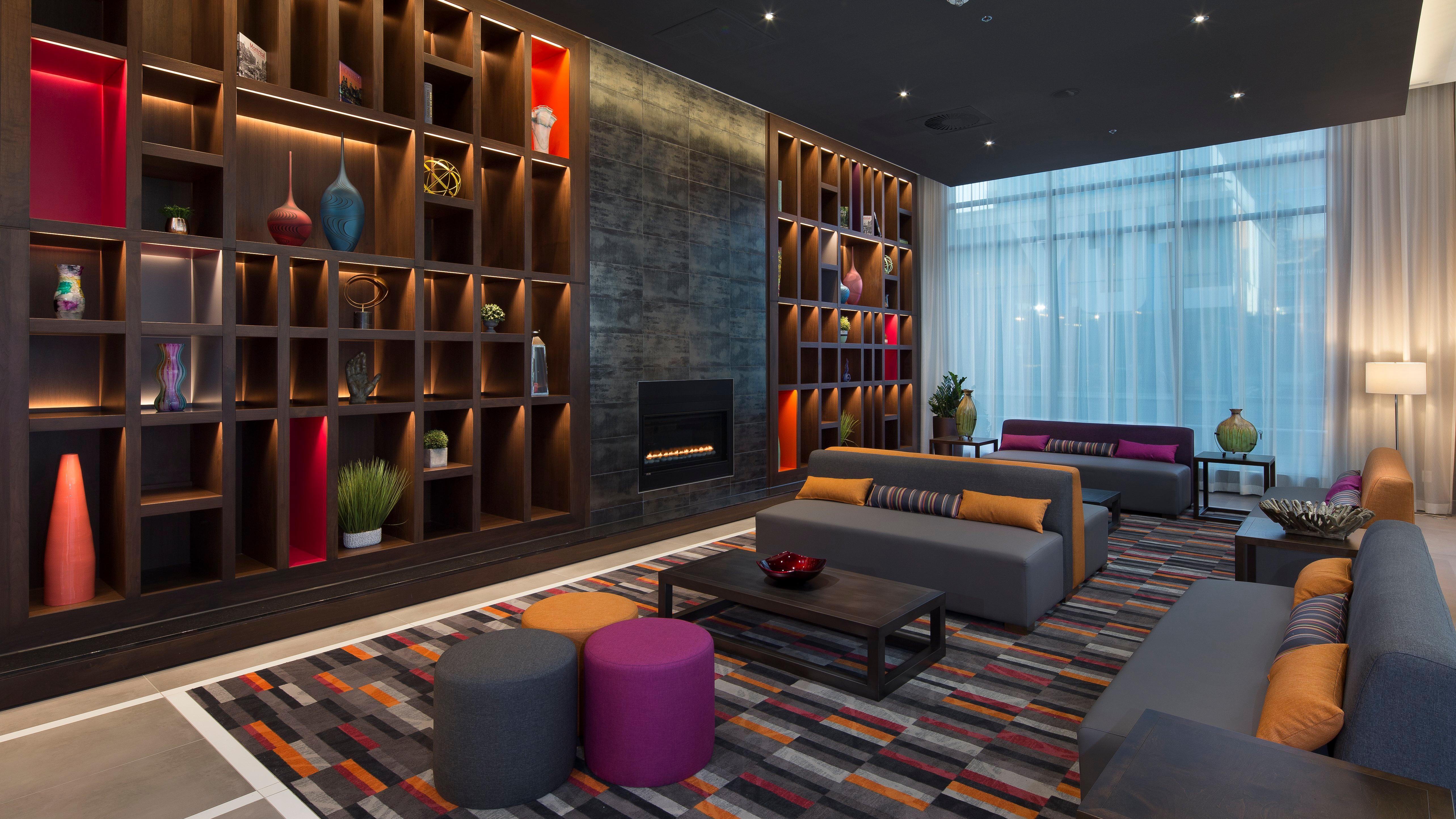 Holiday Inn Hotel & Suites - Montreal Centre-Ville Ouest, An Ihg Hotel Bagian luar foto